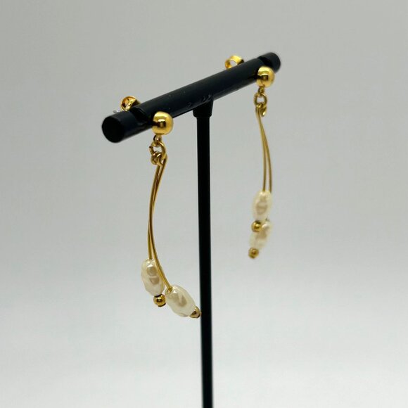 Faux Freshwater Pearl Gold-Tone Dangle Earrings Minimalist Design Lightweight - Picture 3 of 16